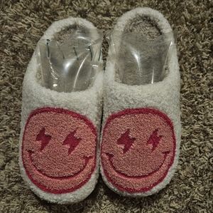NWOT Women's Cute slippers